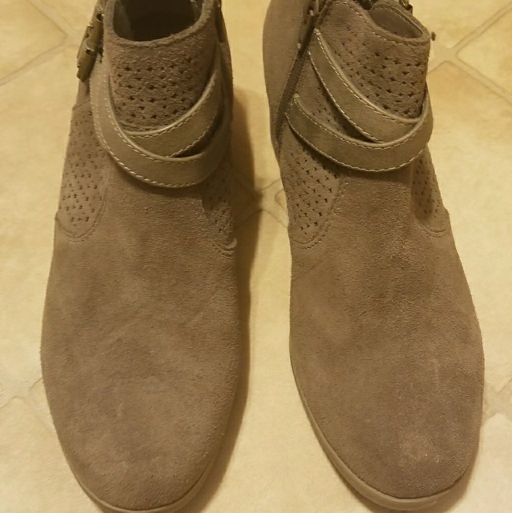 Sonoma boots